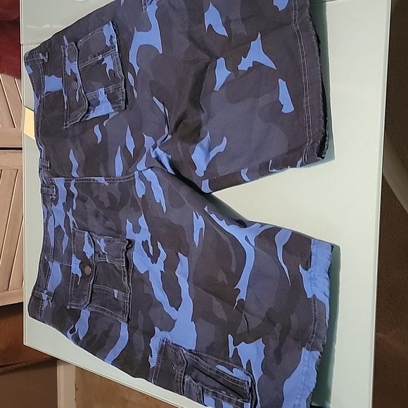 Mens blue black and Gray Cargo shorts size 42 - Picture 2 of 5